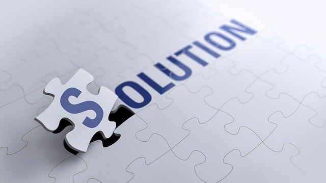 Casse-tête où il est écrit le mot solution