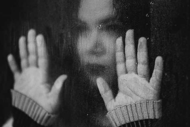 femme triste pluie morne depression
