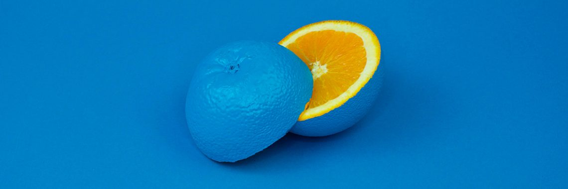 Citron teint en bleu pour illustrer la créativité