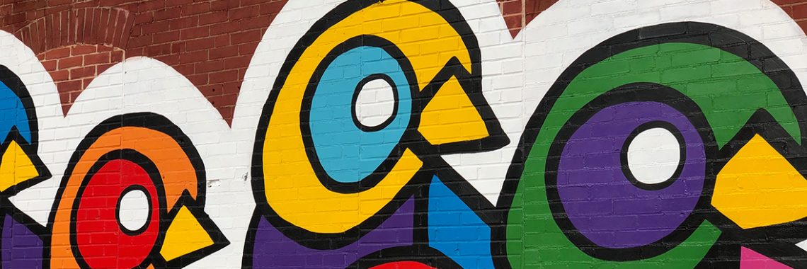 Murales d'oiseaux aux couleurs vives et stimulantes
