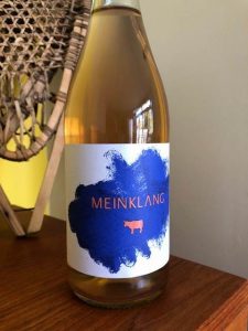 bouteille de vin orange